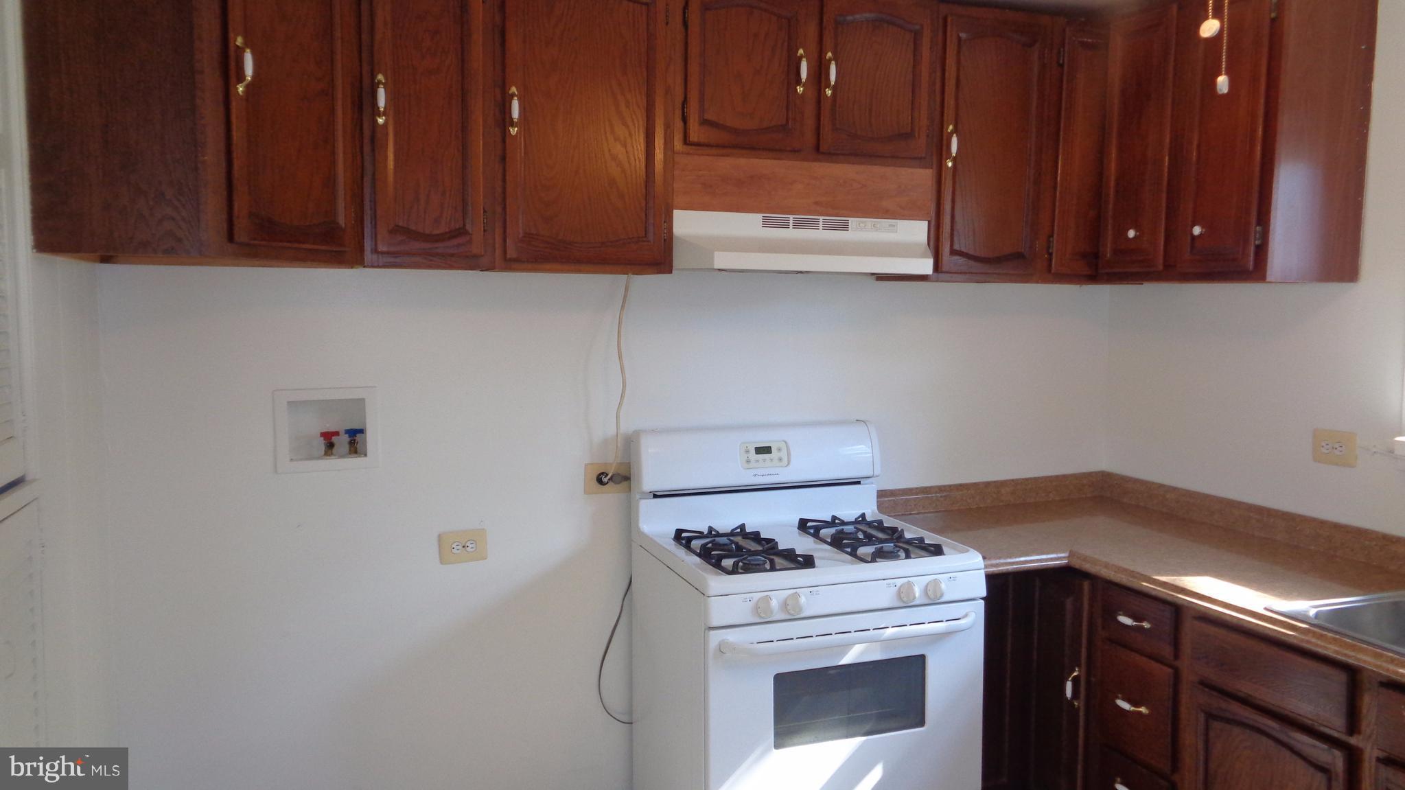 1725 Glen Curtis Road Baltimore, MD 21221 - Photo 7 of 22 Kitchen