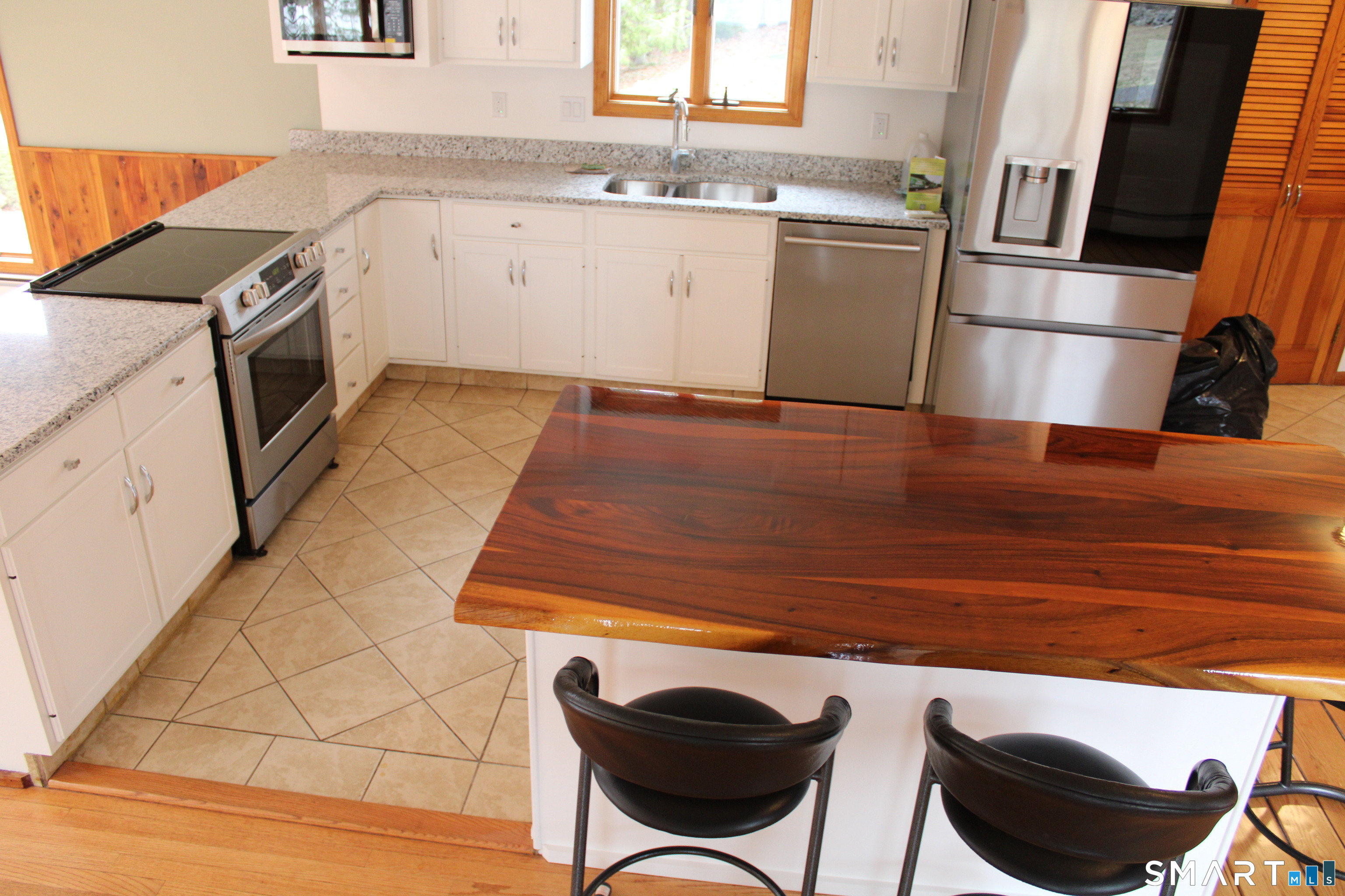 441 Opening Hill Road Madison, CT 06443 - Photo 4 of 33 a kitchen with a stove and a refrigerator