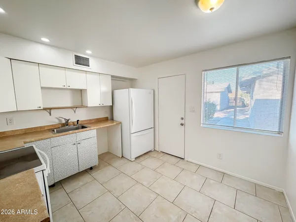 $1,299 | 308 East Vogel Avenue, Unit 5, Phoenix, AZ 85020