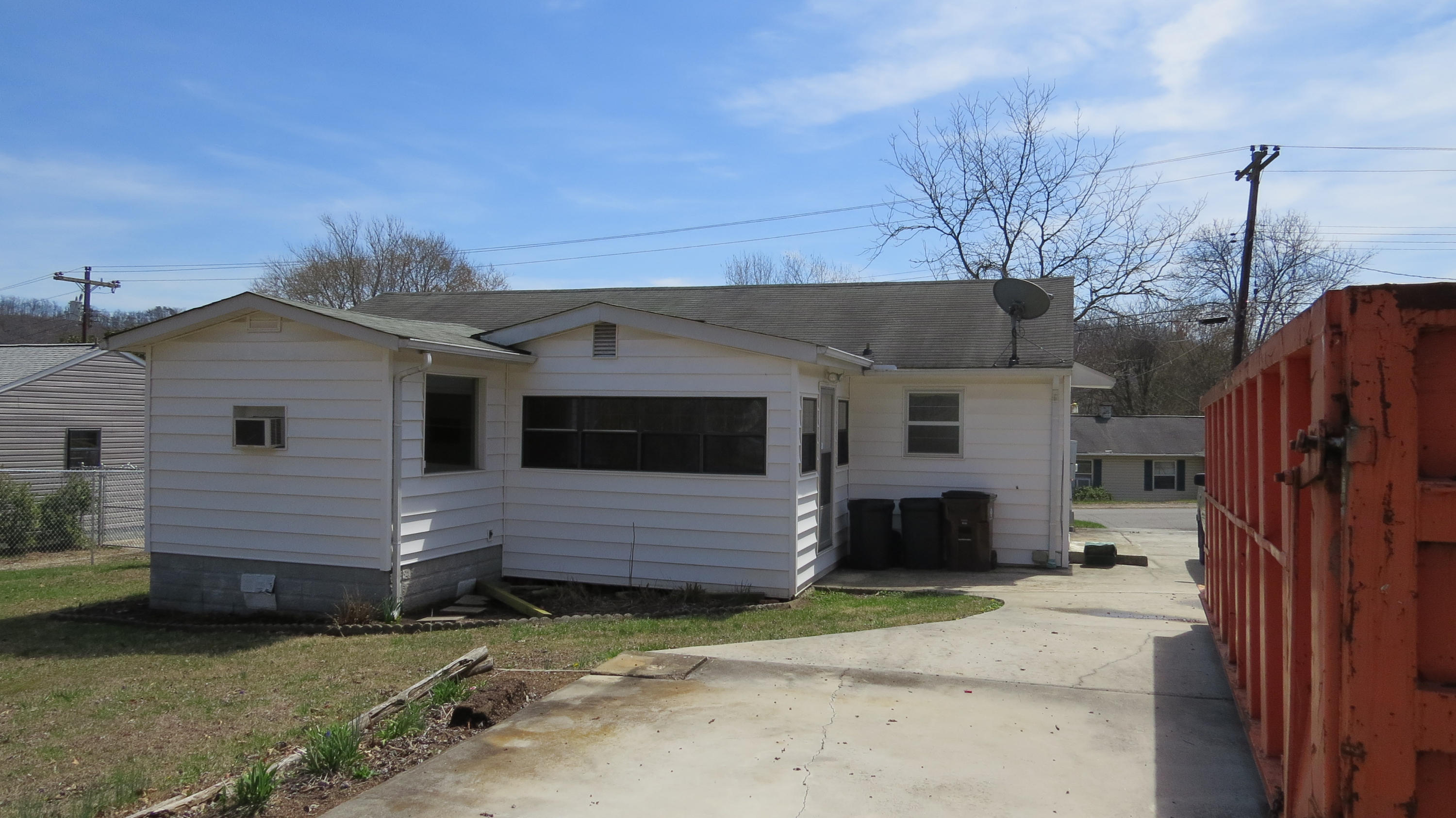 129 East Arrowwood Road Oak Ridge, TN 37830 - Photo 6 of 7 129 E Arrowwood Rd Back View David Pozy