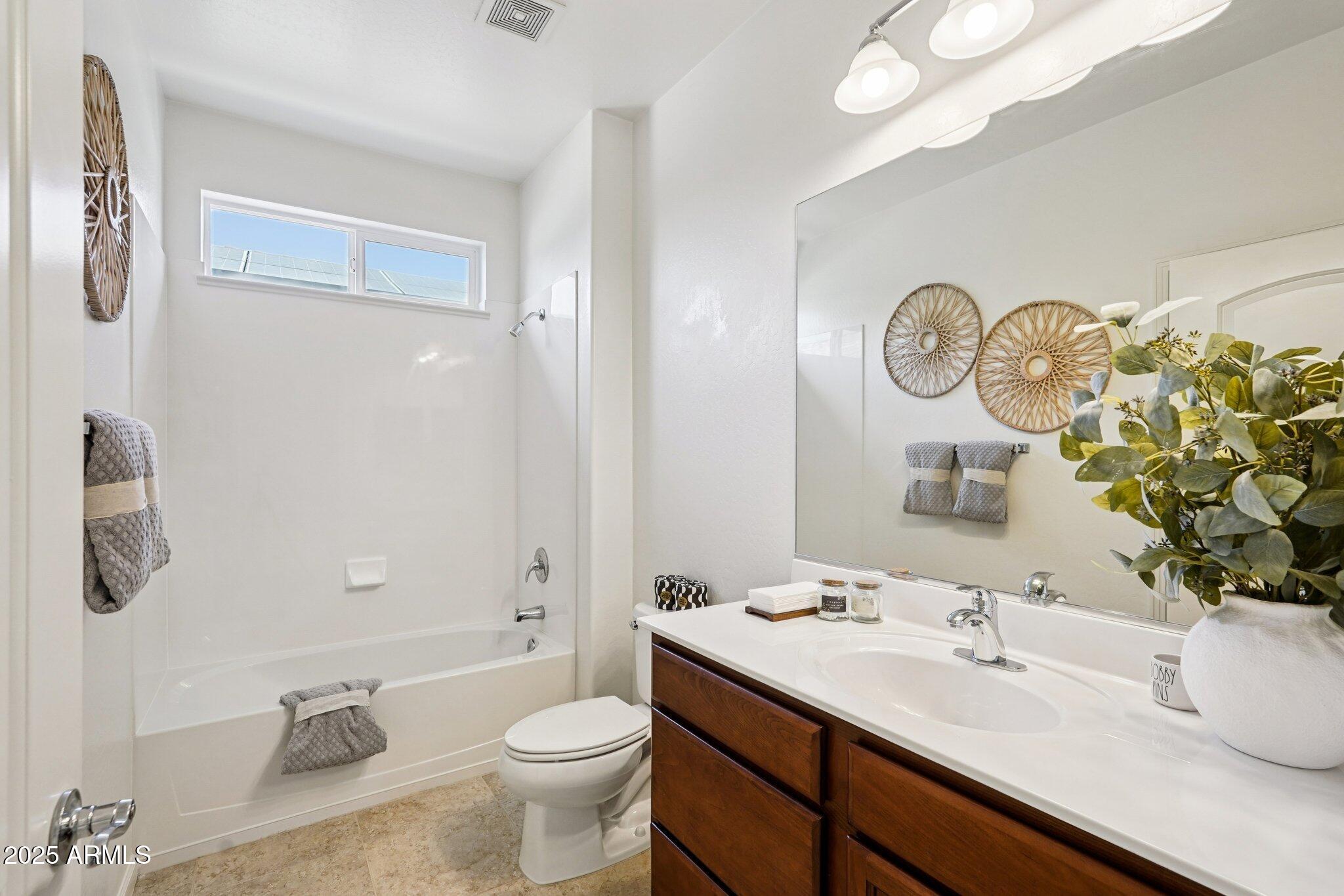 16758 West Almeria Road Goodyear, AZ 85395 - Photo 15 of 55 24-web-or-mls-W Almeria Rd-S0910-024