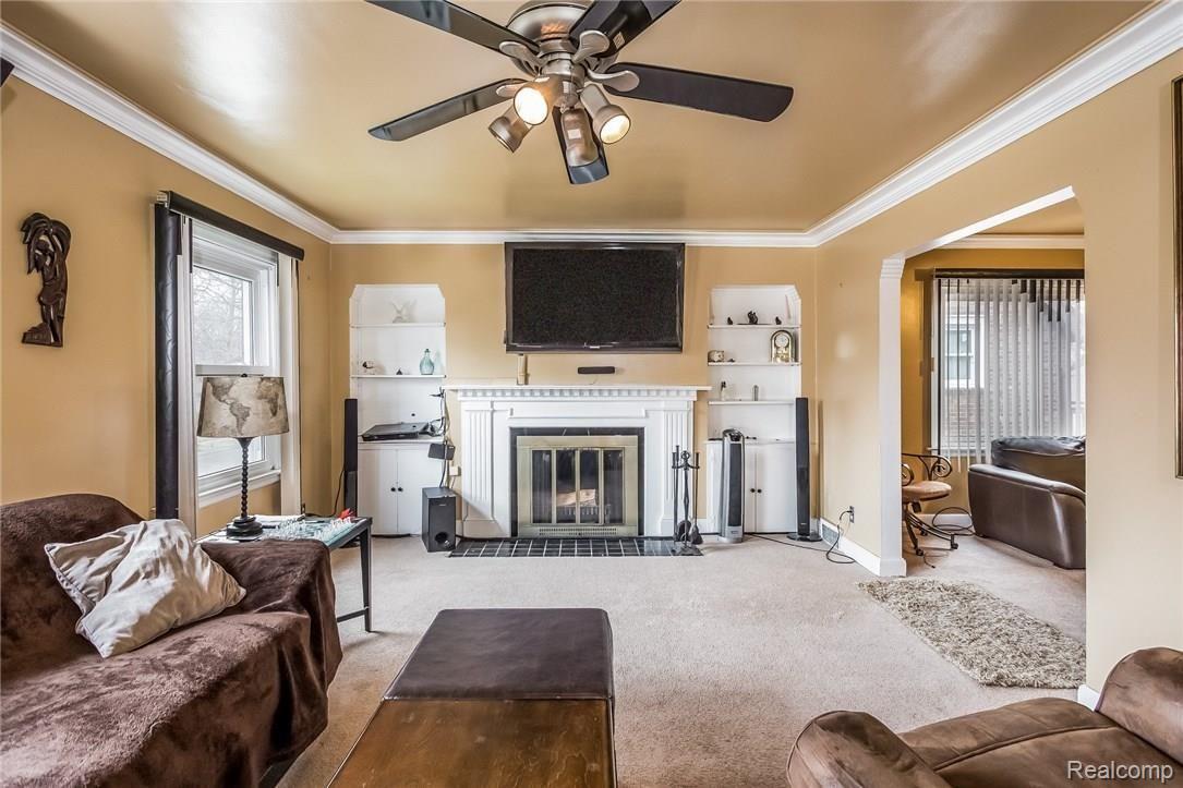 5084-5086 Yorkshire Road Detroit, MI 48224 - Photo 16 of 29 1032-Living_Room-2480494-medium.jpg