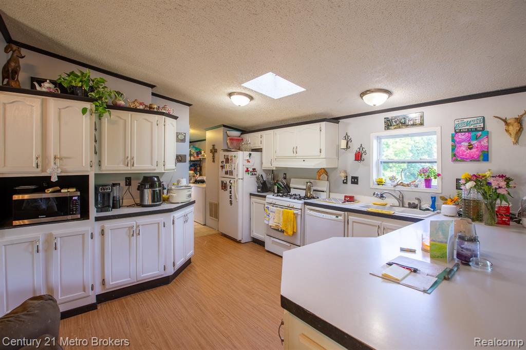 6100 Otis Lake Road Delton, MI 49046 - Photo 8 of 30