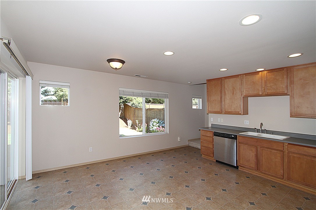 15021 38th Drive Southeast Bothell, WA 98012 - Photo 4 of 16 Gallery Image 4