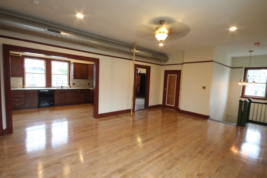 1043 Sumner Avenue Springfield, MA 01118 - Photo 4 of 23