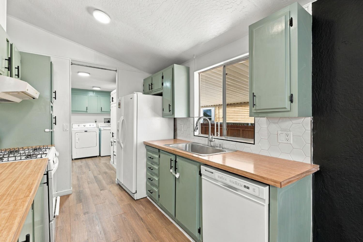 2575 Willlow, Unit 76 Fresno, CA 93725 - Photo 14 of 36 Gallery Image 14