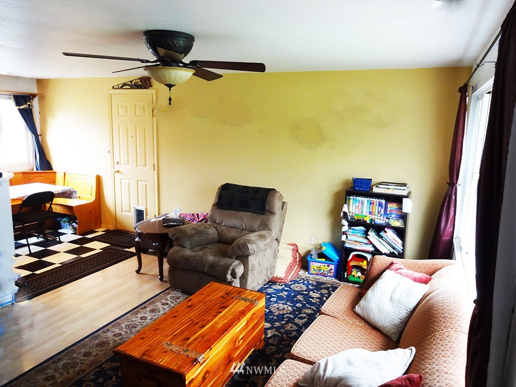 3918 Northeast 6th Place Renton, WA 98056 - Photo 2 of 22 Gallery Image 2