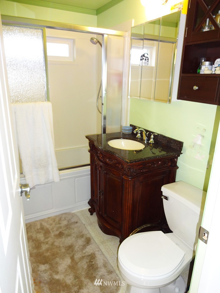 3918 Northeast 6th Place Renton, WA 98056 - Photo 11 of 22 Gallery Image 11