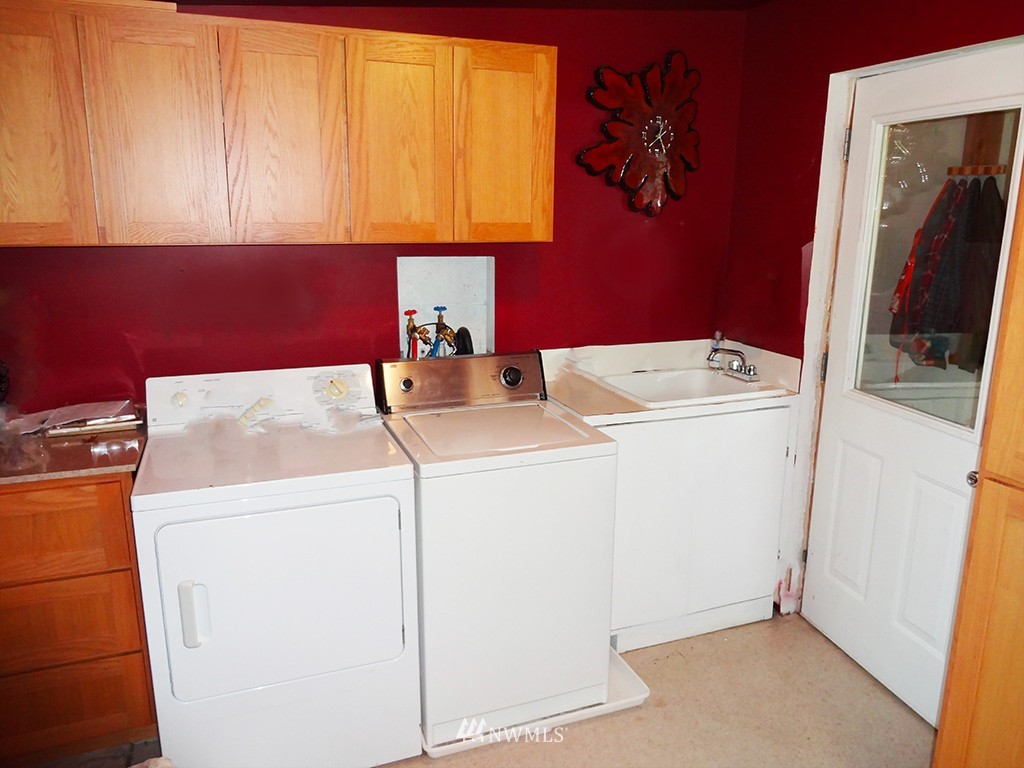 3918 Northeast 6th Place Renton, WA 98056 - Photo 16 of 22 Gallery Image 16
