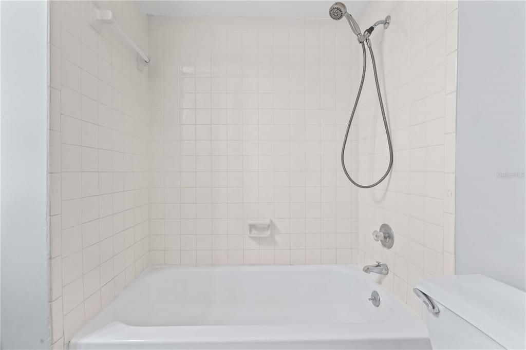 11511 113th Street, Unit 4F Largo, FL 33778 - Photo 18 of 30 a bathroom with a bath tub and a shower