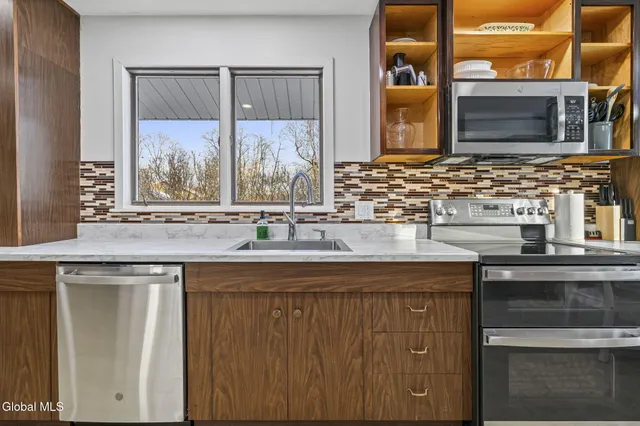 $375,000 | 268 Golf Course Road, Amsterdam, NY 12010