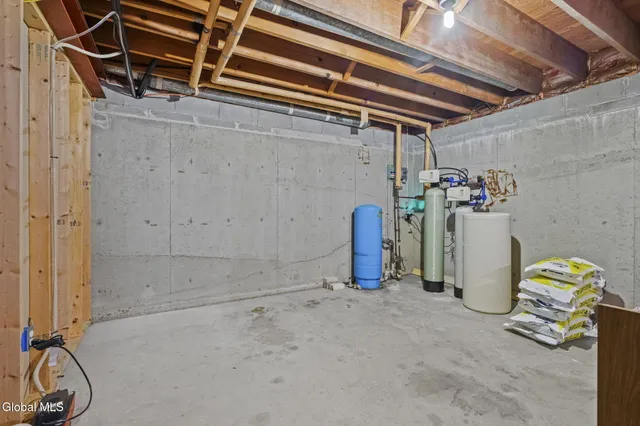 $375,000 | 268 Golf Course Road, Amsterdam, NY 12010