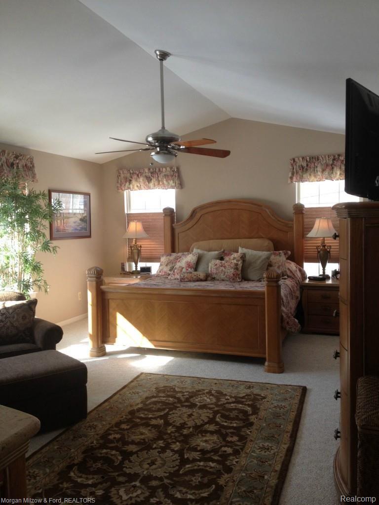 3217 Mann Road Waterford, MI 48329 - Photo 20 of 32 21 Master sunshine.jpg