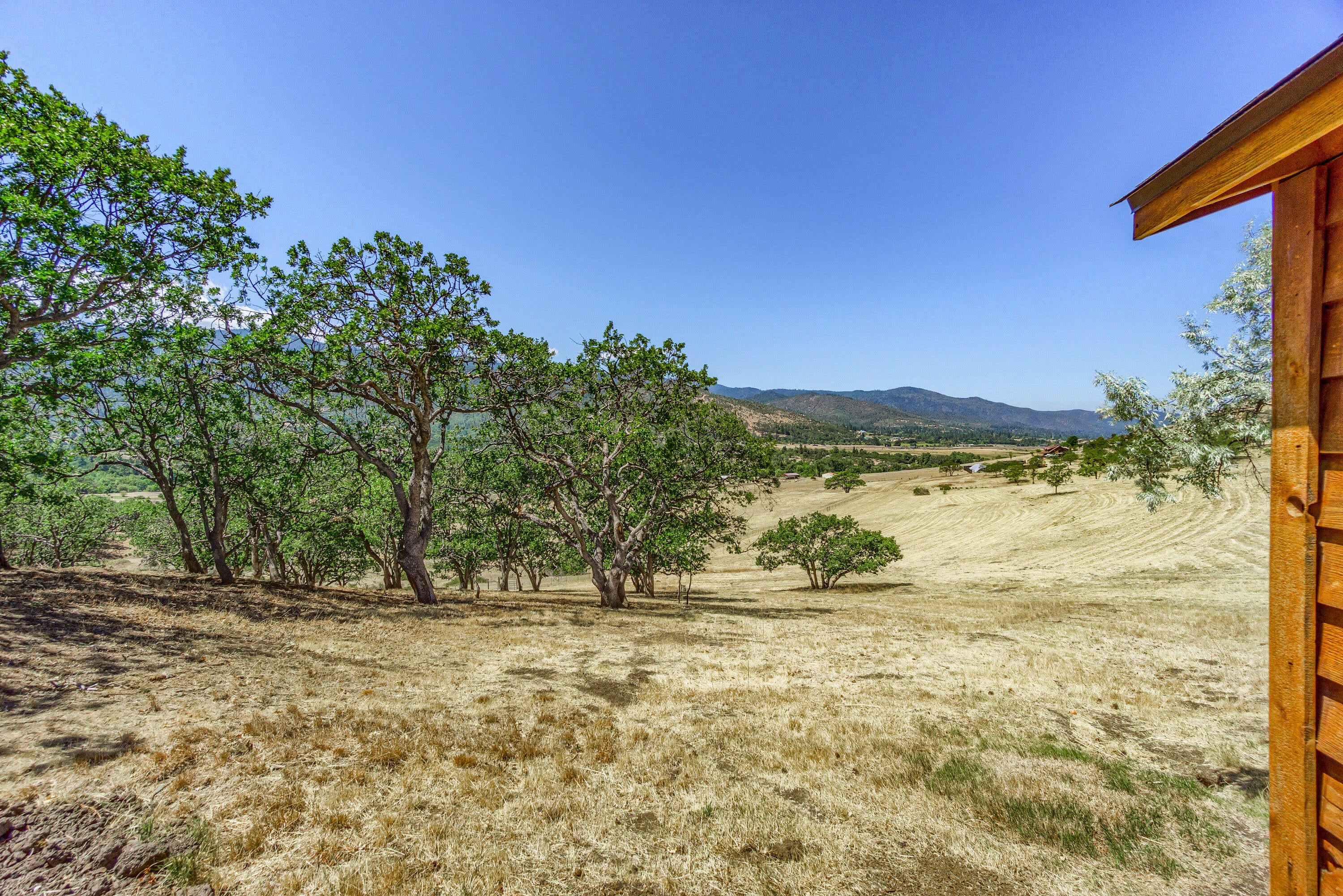11099 Corp Ranch Road Ashland, OR 97520 - Photo 41 of 44 40