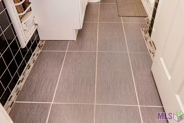 $1,995 | 10044 Mollylea Drive, Baton Rouge, LA 70815