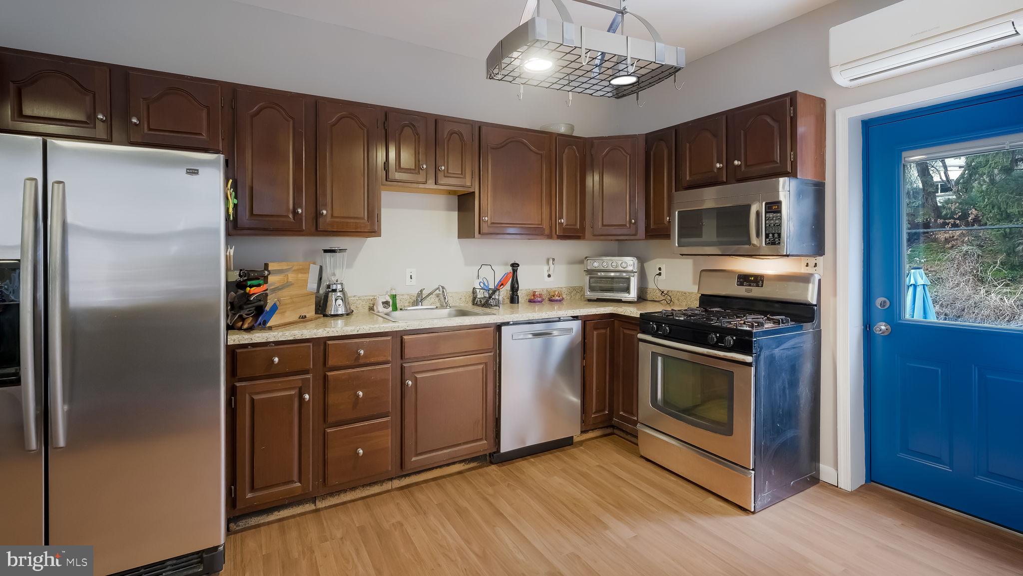 490 Ripka Street Philadelphia, PA 19128 - Photo 7 of 25