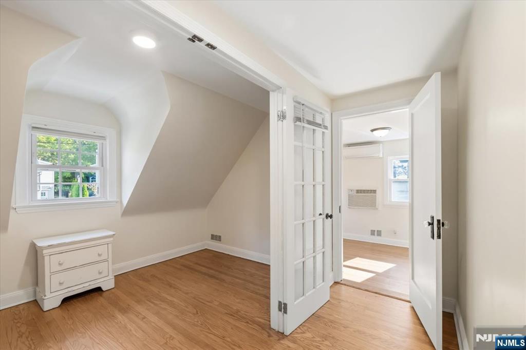 694 Northumberland Road Teaneck, NJ 07666 - Photo 20 of 29 Gallery Image 20
