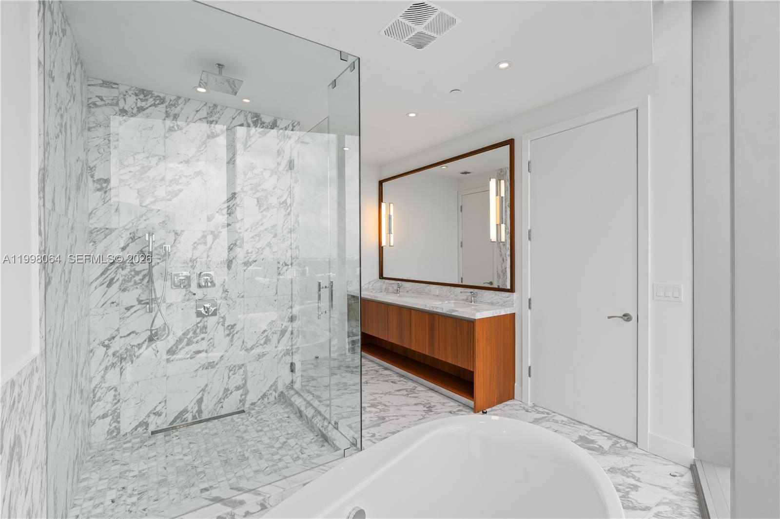 175 Southeast 25th Road, Unit 2003 Miami, FL 33129 - Photo 32 of 57 Primary bathroom