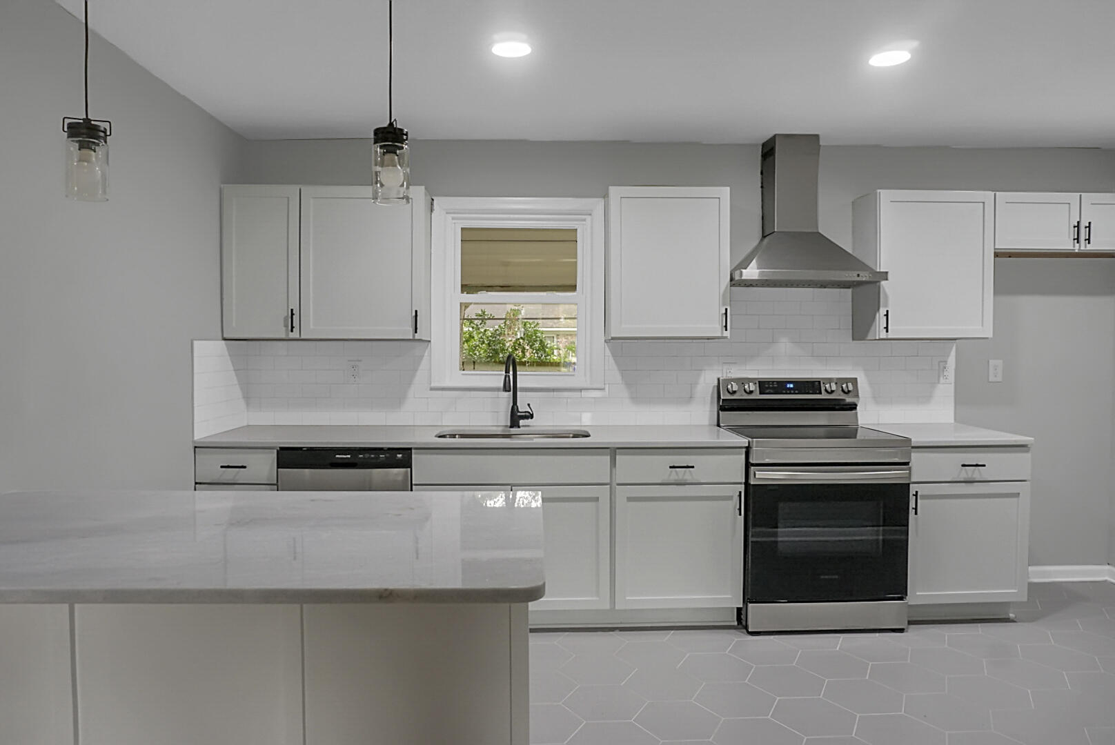 1775 Dogwood Road Charleston, SC 29414 - Photo 6 of 31 DSC07383