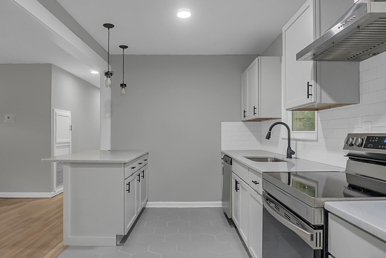 1775 Dogwood Road Charleston, SC 29414 - Photo 8 of 31 DSC07389