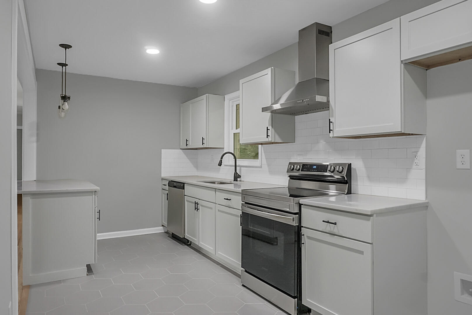 1775 Dogwood Road Charleston, SC 29414 - Photo 9 of 31 DSC07392