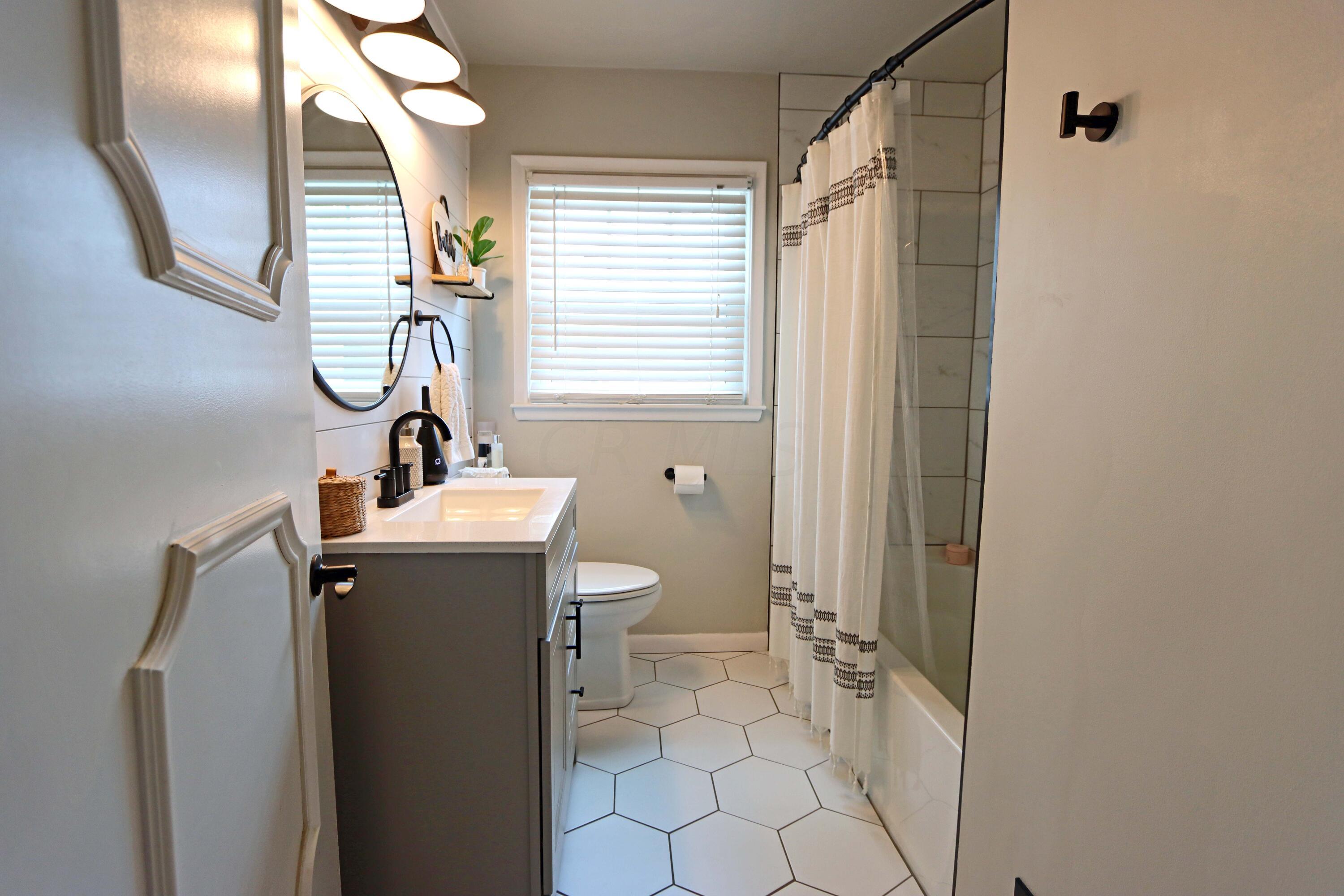 2353 Shrewsbury Road Columbus, OH 43221 - Photo 24 of 44 Full Bath
