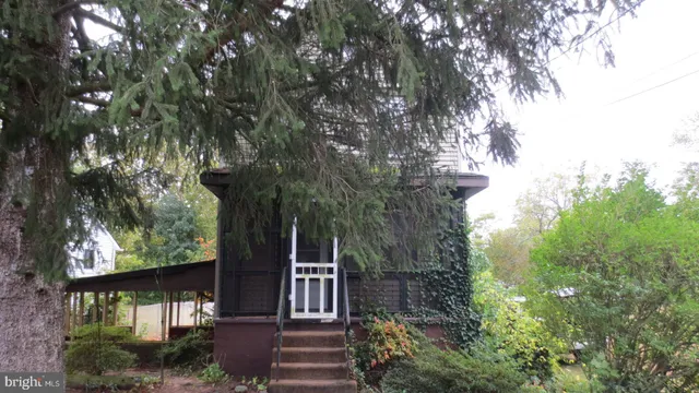 a view of a house with a tree