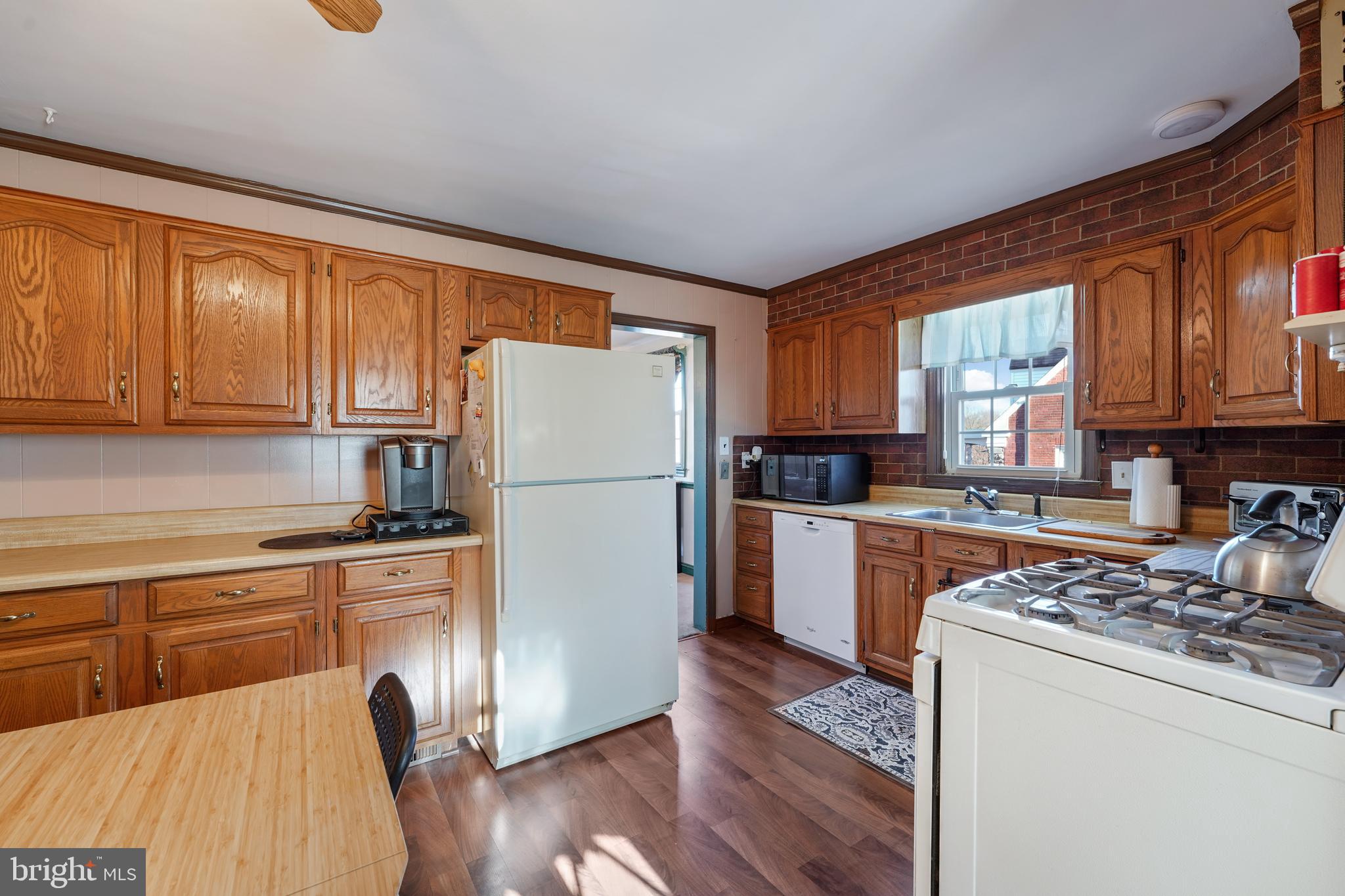 24 Providence Road Morton, PA 19070 - Photo 15 of 27 Eat- in Kitchen