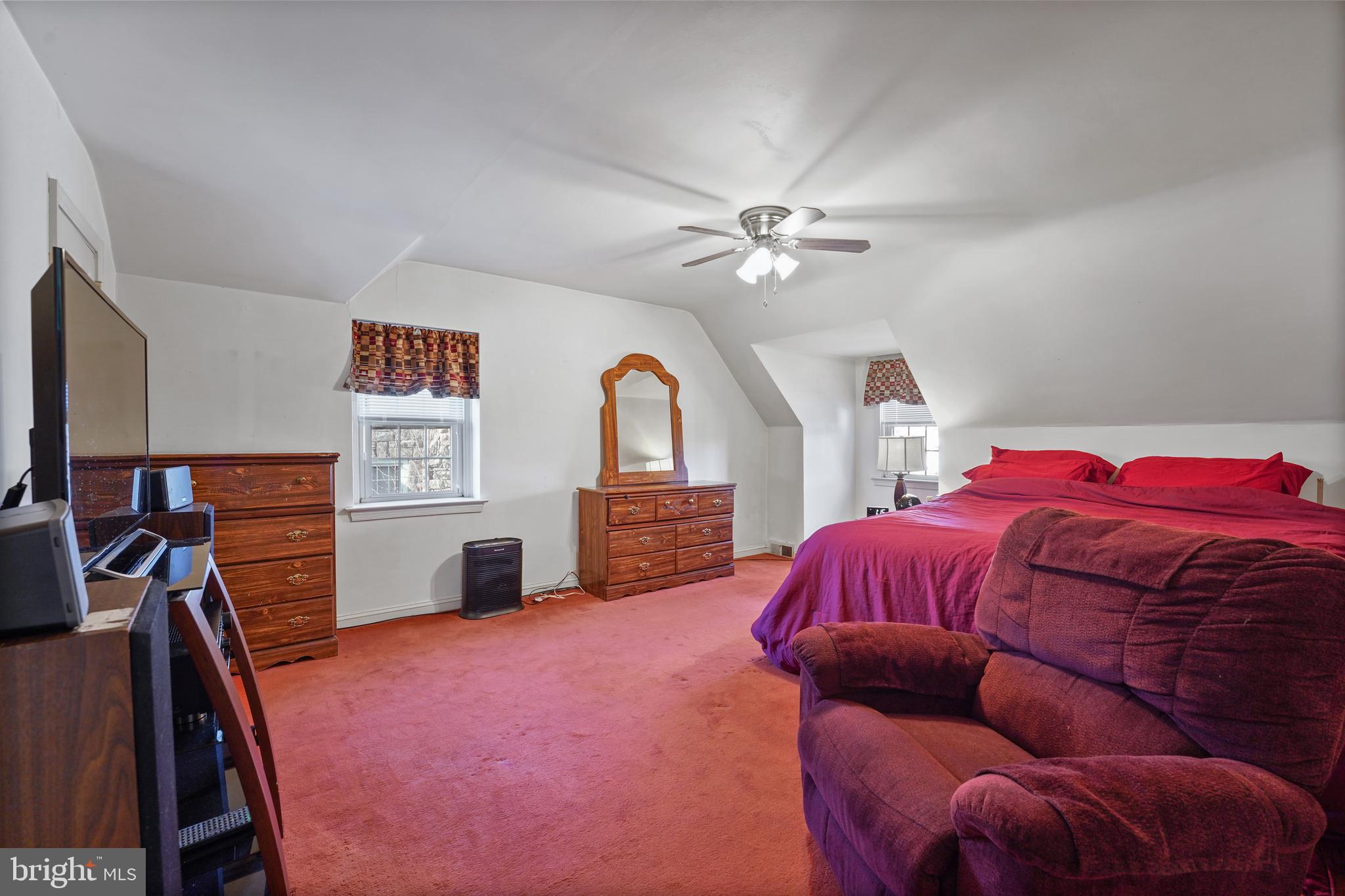 24 Providence Road Morton, PA 19070 - Photo 20 of 27 Large main bedroom
