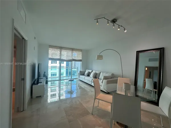$3,150 | 950 Brickell Bay Drive, Unit 1402, Miami, FL 33131