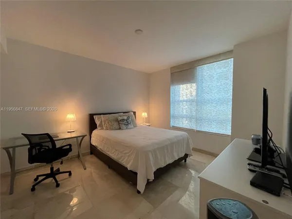 $3,150 | 950 Brickell Bay Drive, Unit 1402, Miami, FL 33131