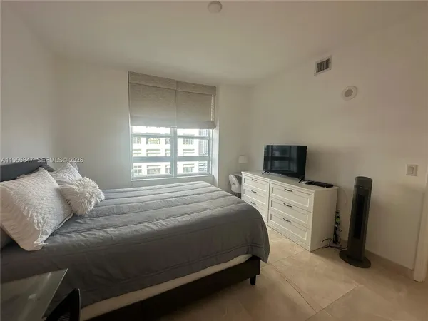 $3,150 | 950 Brickell Bay Drive, Unit 1402, Miami, FL 33131