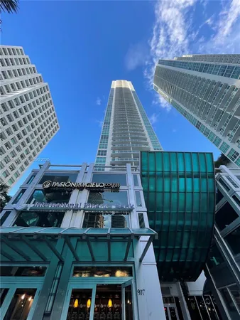 $3,150 | 950 Brickell Bay Drive, Unit 1402, Miami, FL 33131