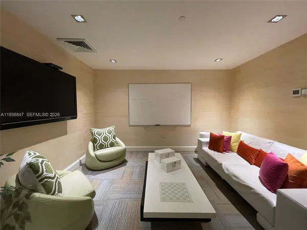 $3,150 | 950 Brickell Bay Drive, Unit 1402, Miami, FL 33131