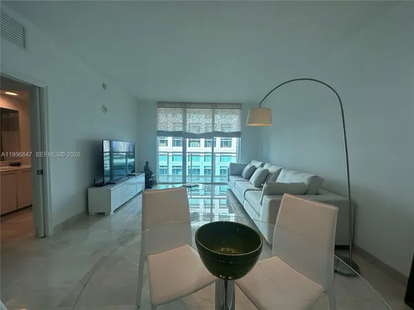 $3,150 | 950 Brickell Bay Drive, Unit 1402, Miami, FL 33131