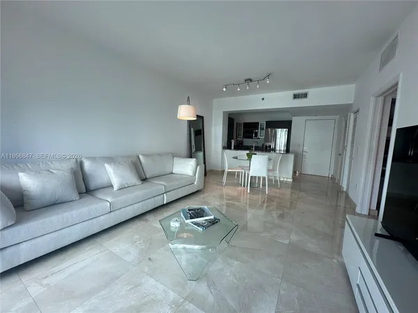 $3,150 | 950 Brickell Bay Drive, Unit 1402, Miami, FL 33131