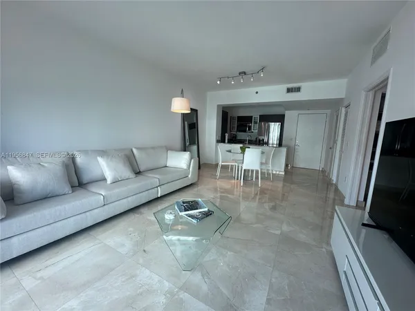 $3,150 | 950 Brickell Bay Drive, Unit 1402, Miami, FL 33131