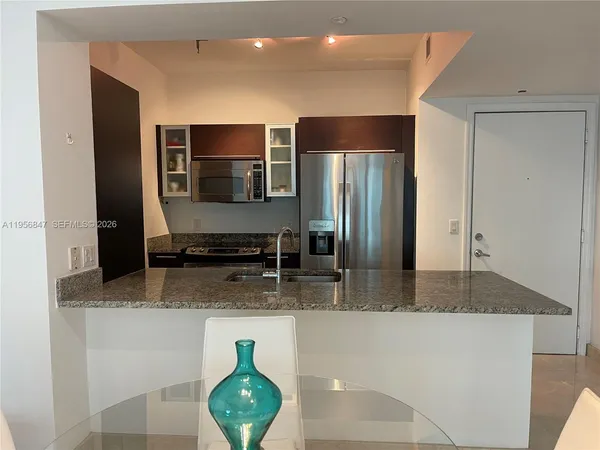 $3,150 | 950 Brickell Bay Drive, Unit 1402, Miami, FL 33131