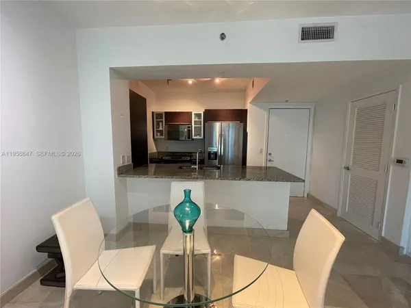 $3,150 | 950 Brickell Bay Drive, Unit 1402, Miami, FL 33131