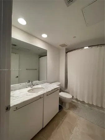 $3,150 | 950 Brickell Bay Drive, Unit 1402, Miami, FL 33131