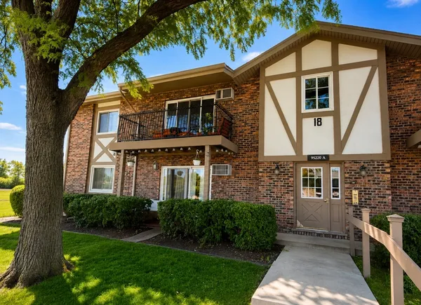 $239,900 | 9-s220 S Frontage Road, Unit 101, Darien, IL 60527