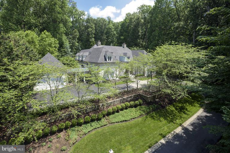 11218 River View Drive Potomac, MD 20854 - Photo 3 of 24 a view of a garden