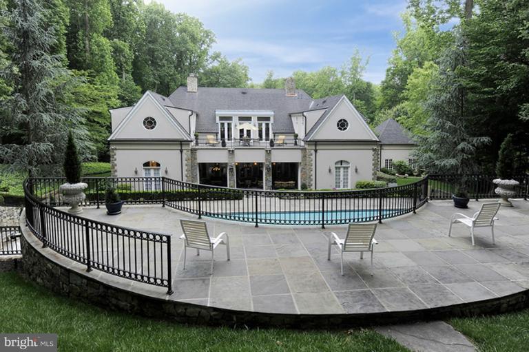 11218 River View Drive Potomac, MD 20854 - Photo 5 of 24 a view of a house with wooden fence