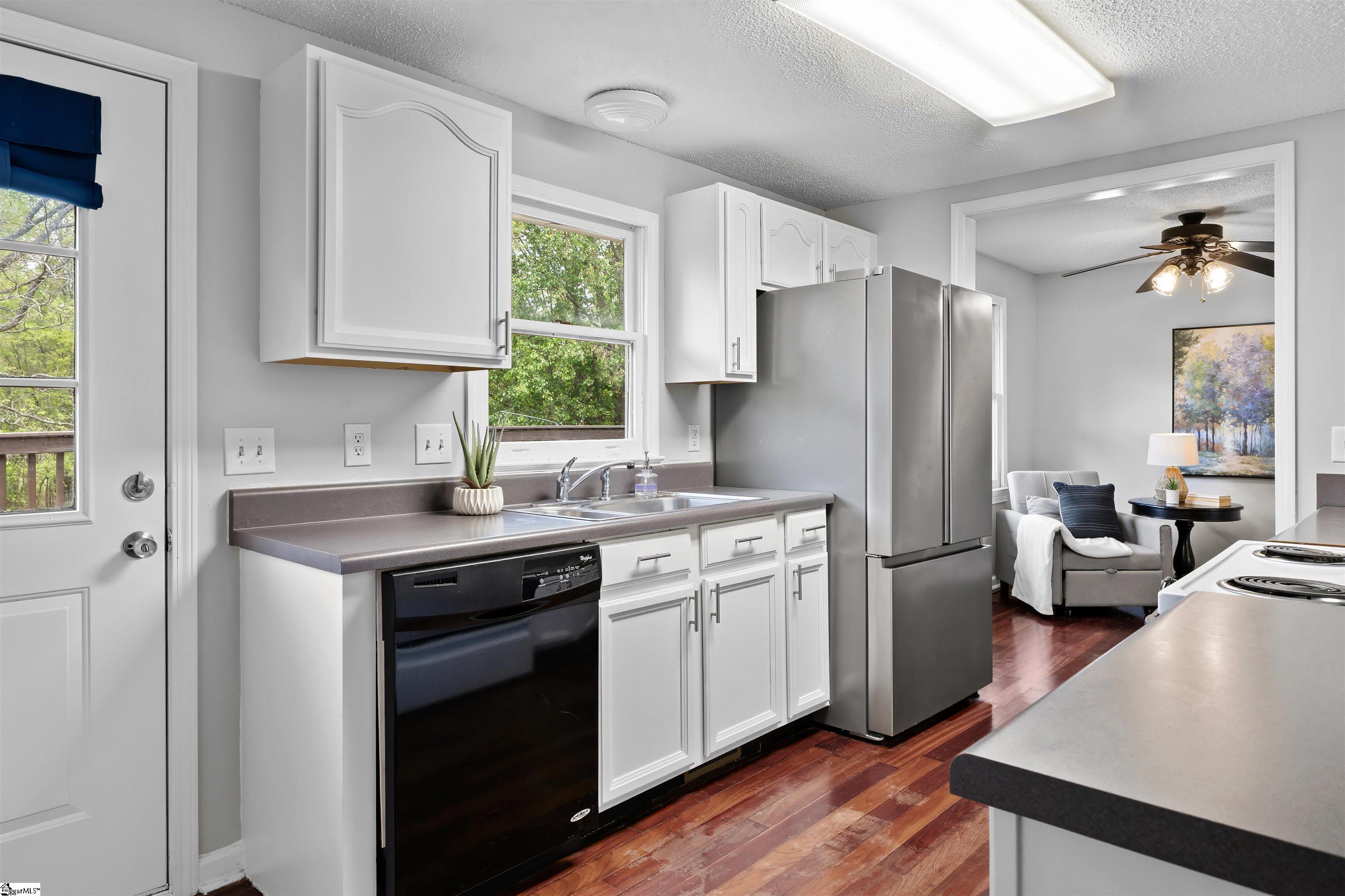 79 Wofford Road Taylors, SC 29687 - Photo 6 of 30