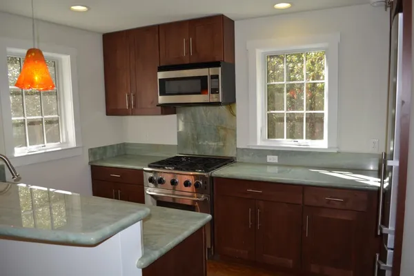 $4,950,000 | 3035 Canyon Road, Burlingame, CA 94010