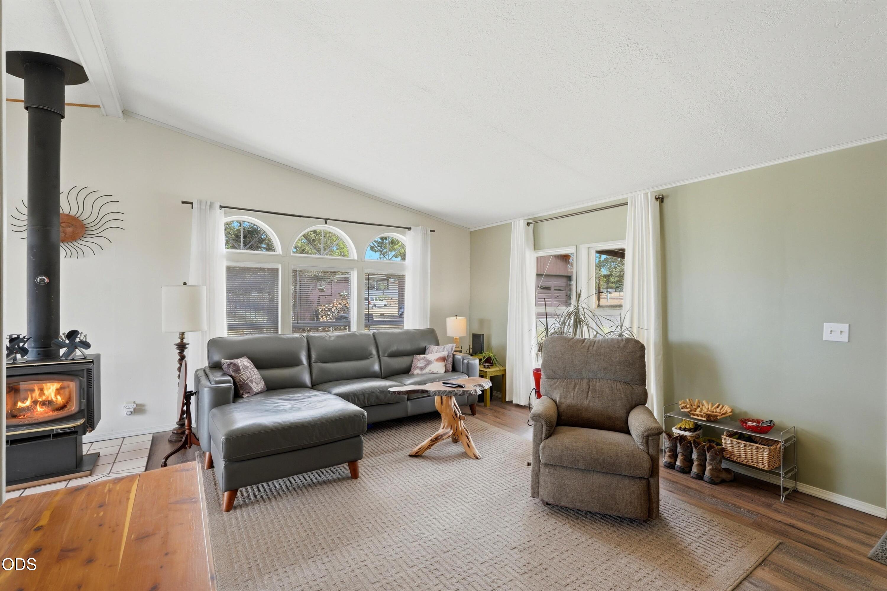 10711 Southwest Shad Road Terrebonne, OR 97760 - Photo 5 of 33