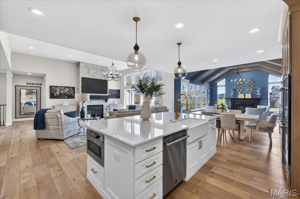 1228 Gooseberry Lane Chesterfield, MO 63005 - Photo 14 of 87