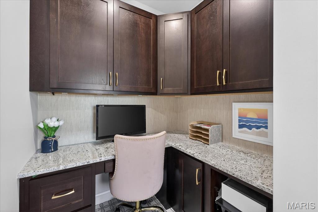 1228 Gooseberry Lane Chesterfield, MO 63005 - Photo 39 of 87