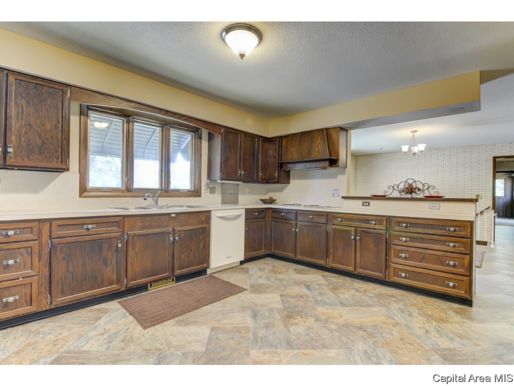 1 Columbine Lane Springfield, IL 62712 - Photo 3 of 30 Gallery Image 3