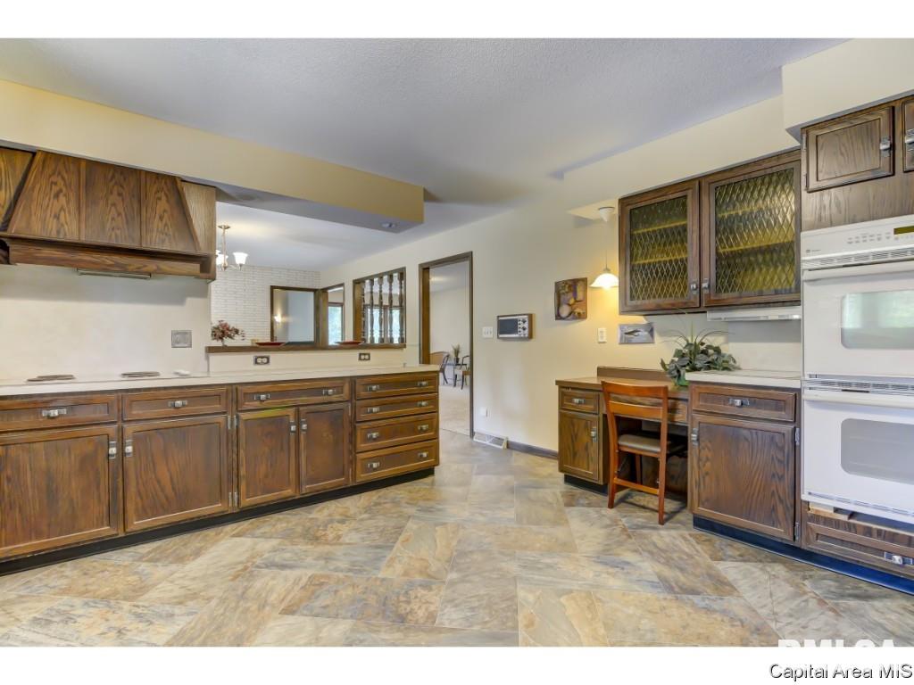 1 Columbine Lane Springfield, IL 62712 - Photo 5 of 30 Gallery Image 5